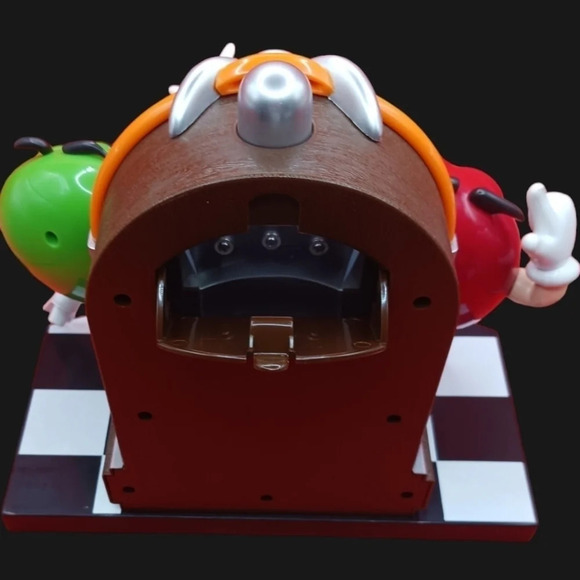 M&M rocking roll cafe candy dispenser - Picture 6 of 14
